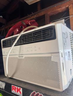 Toshiba 8,000-BTU 115-Volt Smart Window A/c With Wifi $170 Does not come with remote