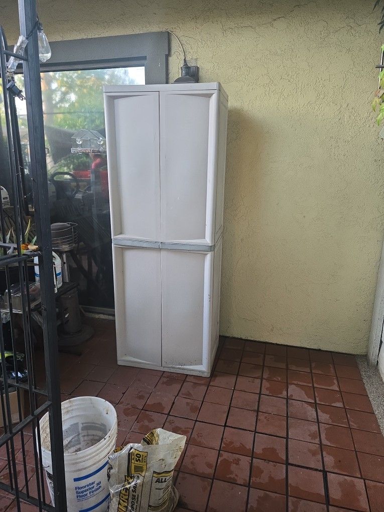 Sterilite Outdoor Storage Shed