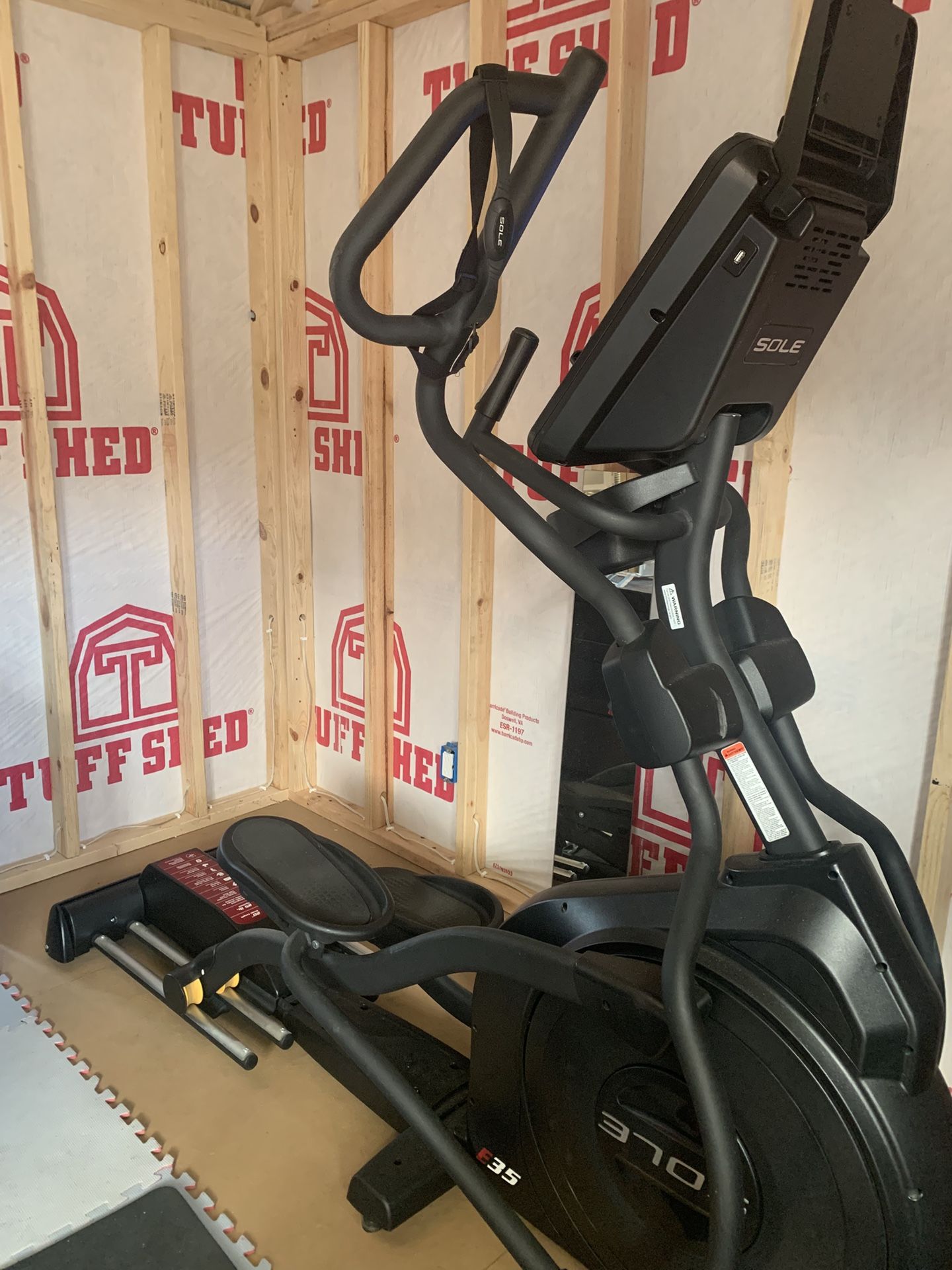 Elliptical Machine Sole E35