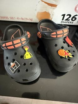 Basketball crocs toddler (SIZE 9C)