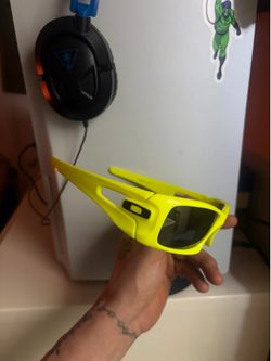 Oakley Authentic