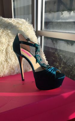 Betsey Johnson size 9 1/2
