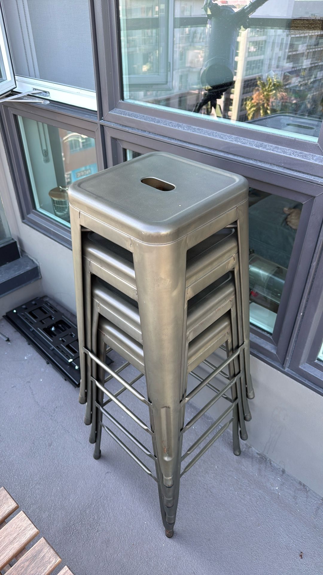 Metal stools (4)