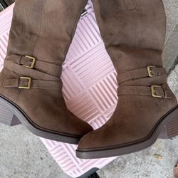 Botas Size 6 Nueva’s 