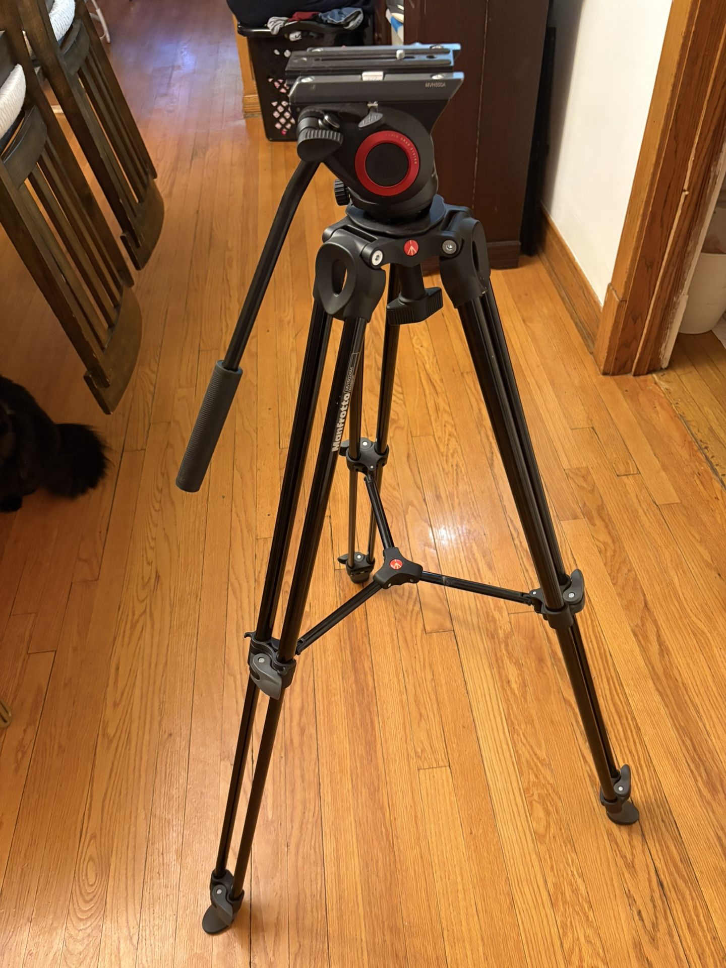 Manfrotto MVH502A Fluid Head and 546B Tripod System #MVH502A,546BK-1 (15.4 lb Load Capacity)