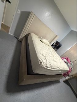 Bed frame and helllo kitty set
