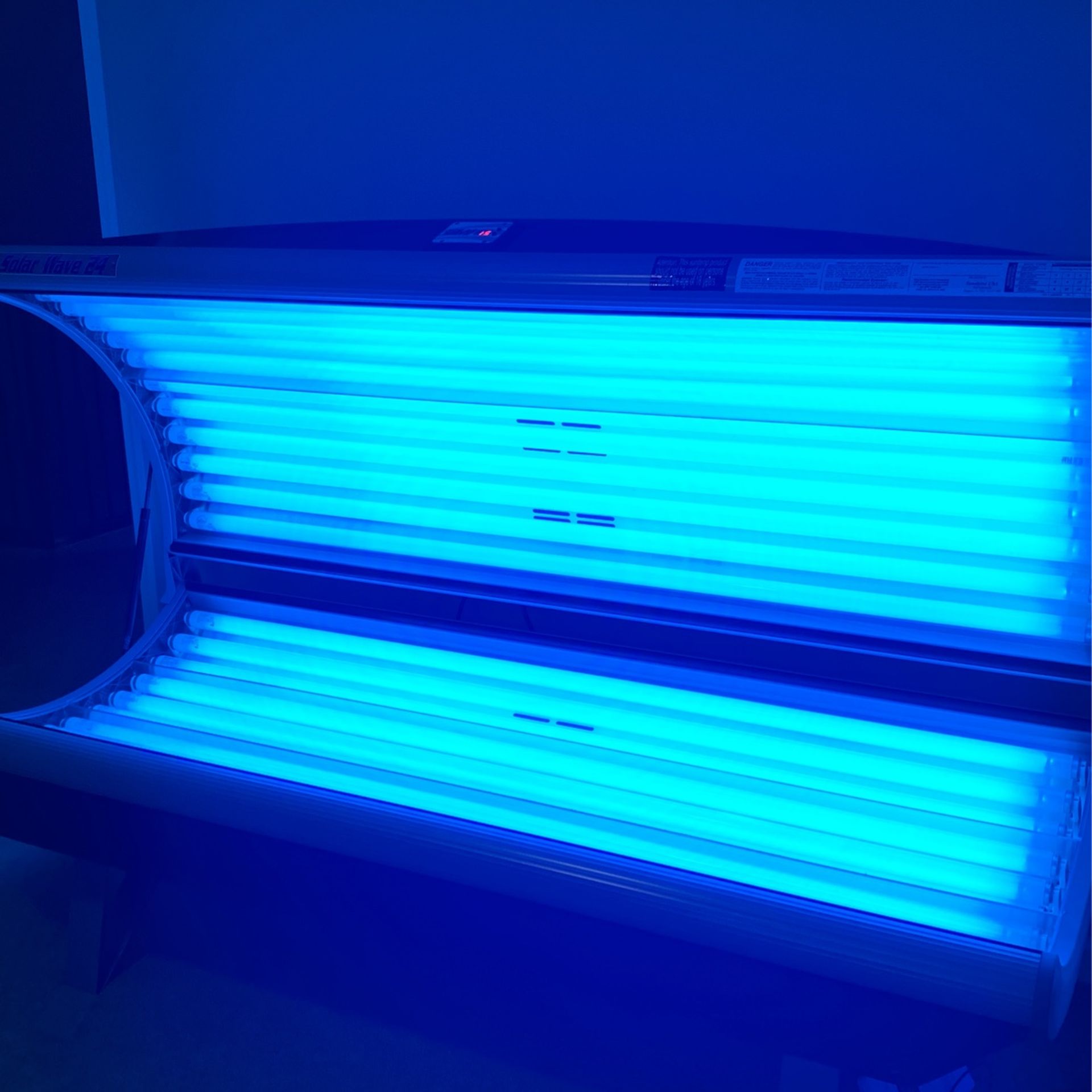 Wolff Tanning Bed Solar Wave 24 Deluxe 110V