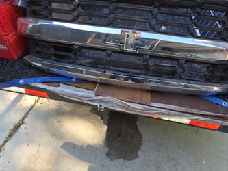 Chrome front grille for a Chevy Silverado 1500