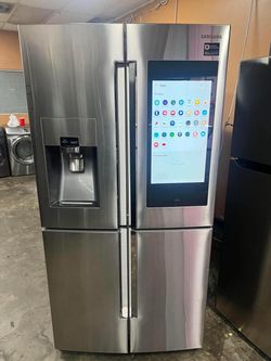 Refrigerator smart flex door