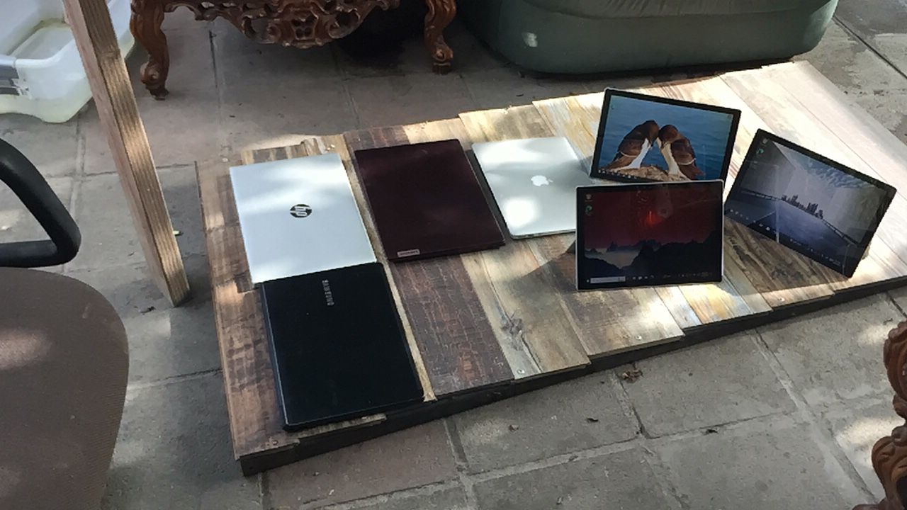 a Lot 7 Laptop/ 3 Surface Pro 4 / Hp / Samsung Touchscreen /MacBook Air 2017 / Lenovo sale For Parts (4 turn on other 3 not turn on)