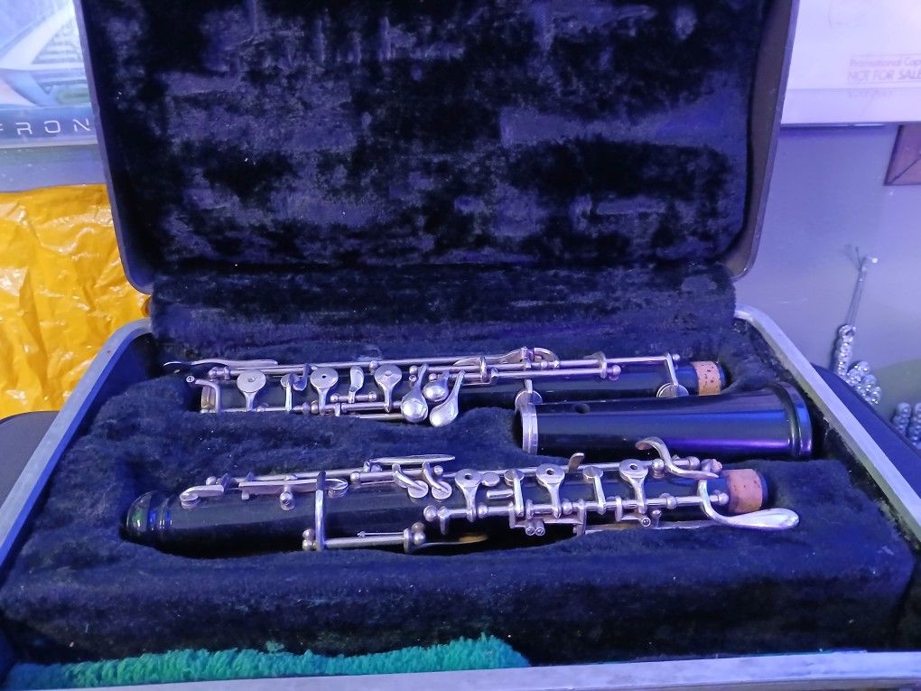 Selmer Bundy Oboe With Case 