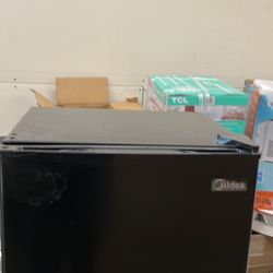 Mini Fridge/Freezer  Like New 