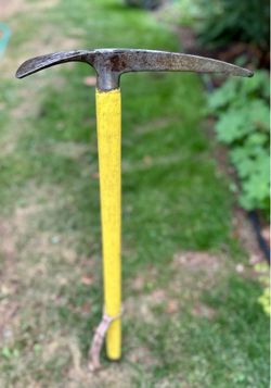 Mountaineering Ice axe
