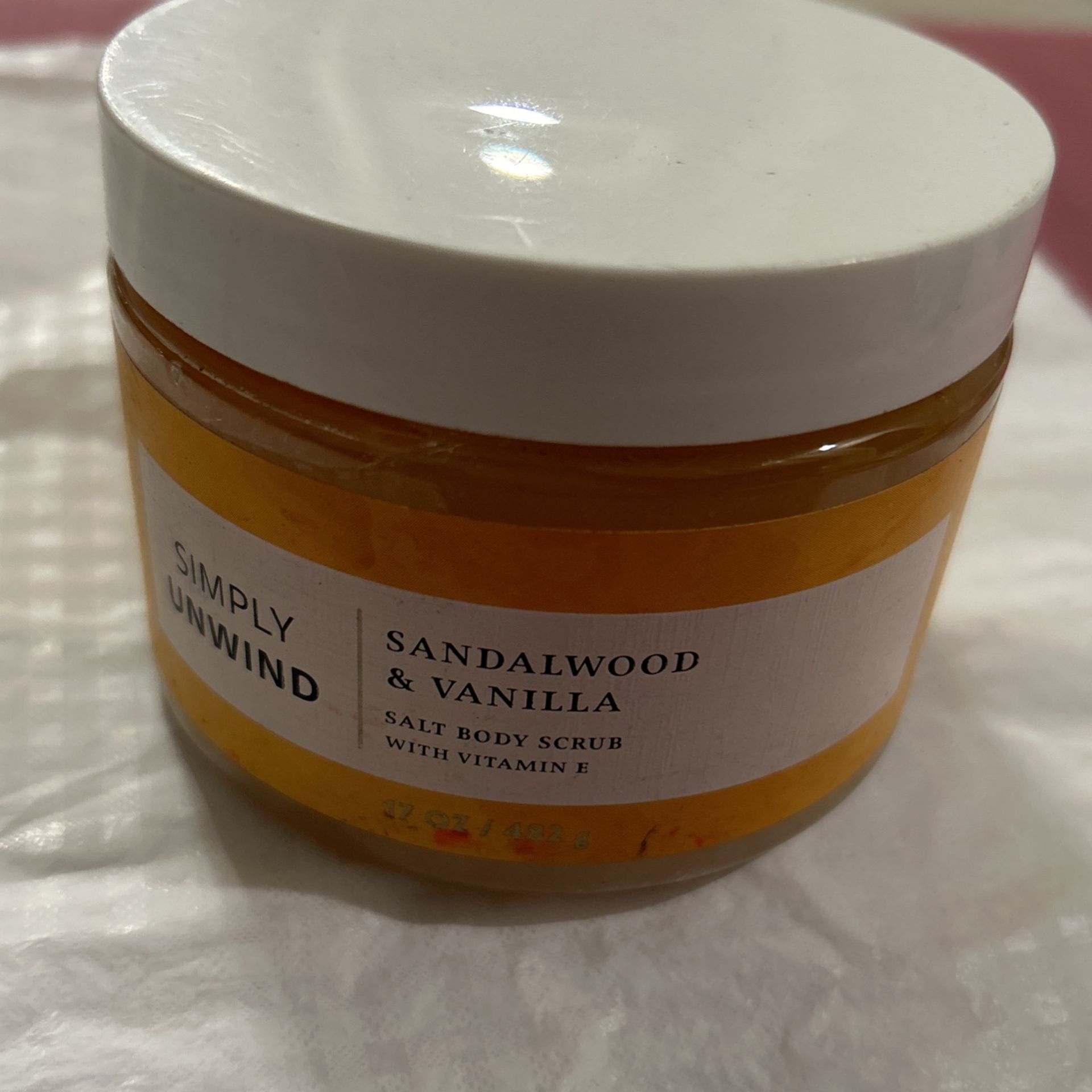 Bath And Body Works Sandalwood & Vanilla Body Scrub