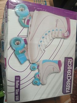 Never been used roller skates. Size 6