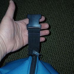 Huge bag insulation with straps and zippers