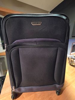 Prodigy Luggage (18.5" Wide. 27" Tall, 10" Depth)
