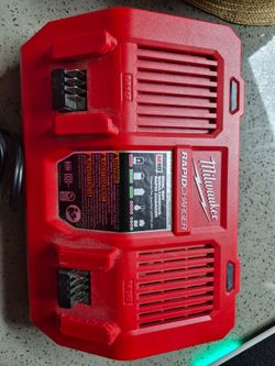 Milwaukee M18 Dual Bay Simultaneous Rapid Charger