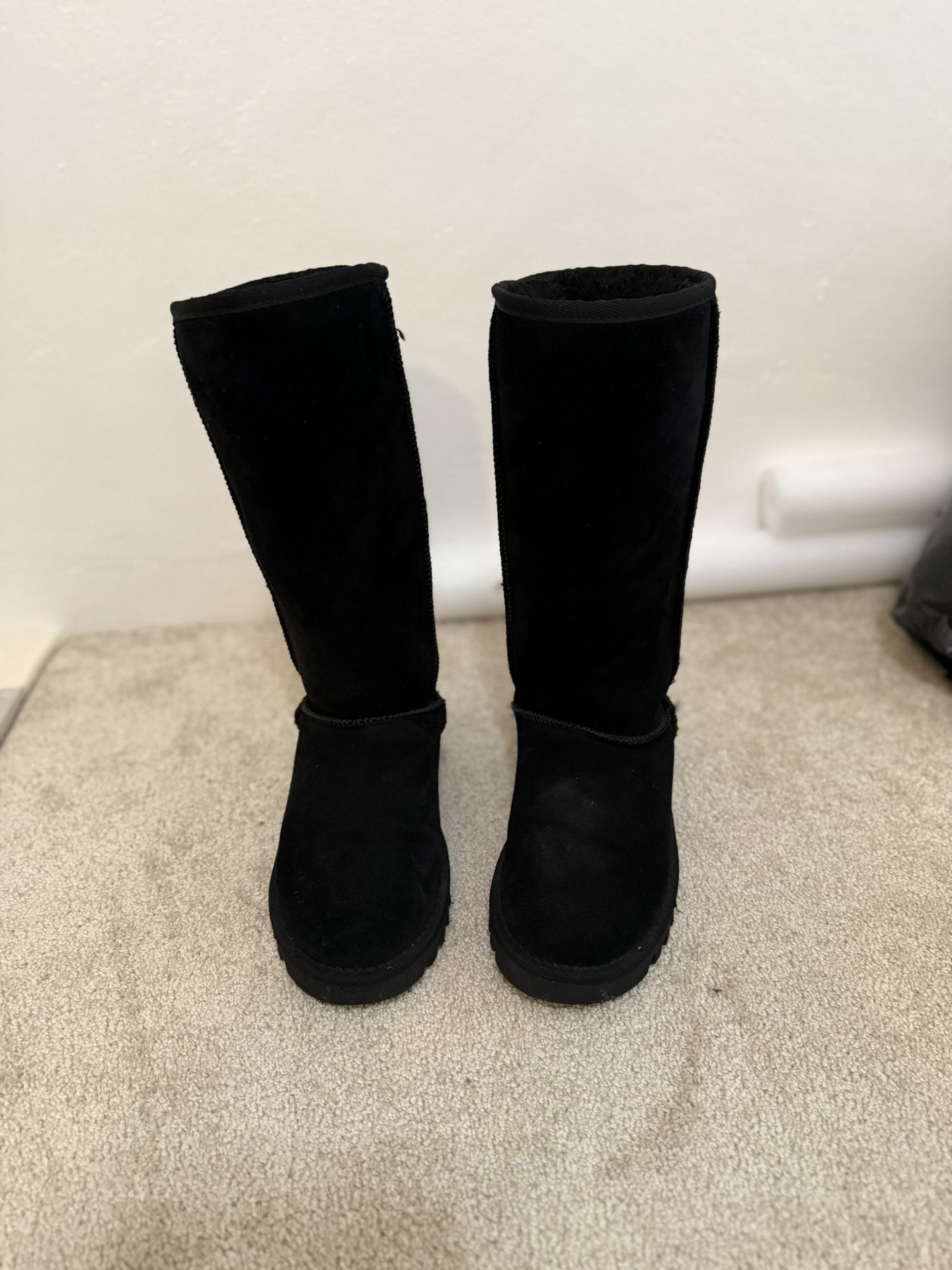 Black Suede Boots With Faux Fur Inside (women’s size7)