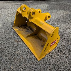60" Cat 315 Excavator Clean Out Bucket
