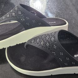 Brand New Sandles Size 8 EASY SPIRIT 