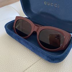 Gucci Sunglasses For Women New Comes as A Complete Set. 