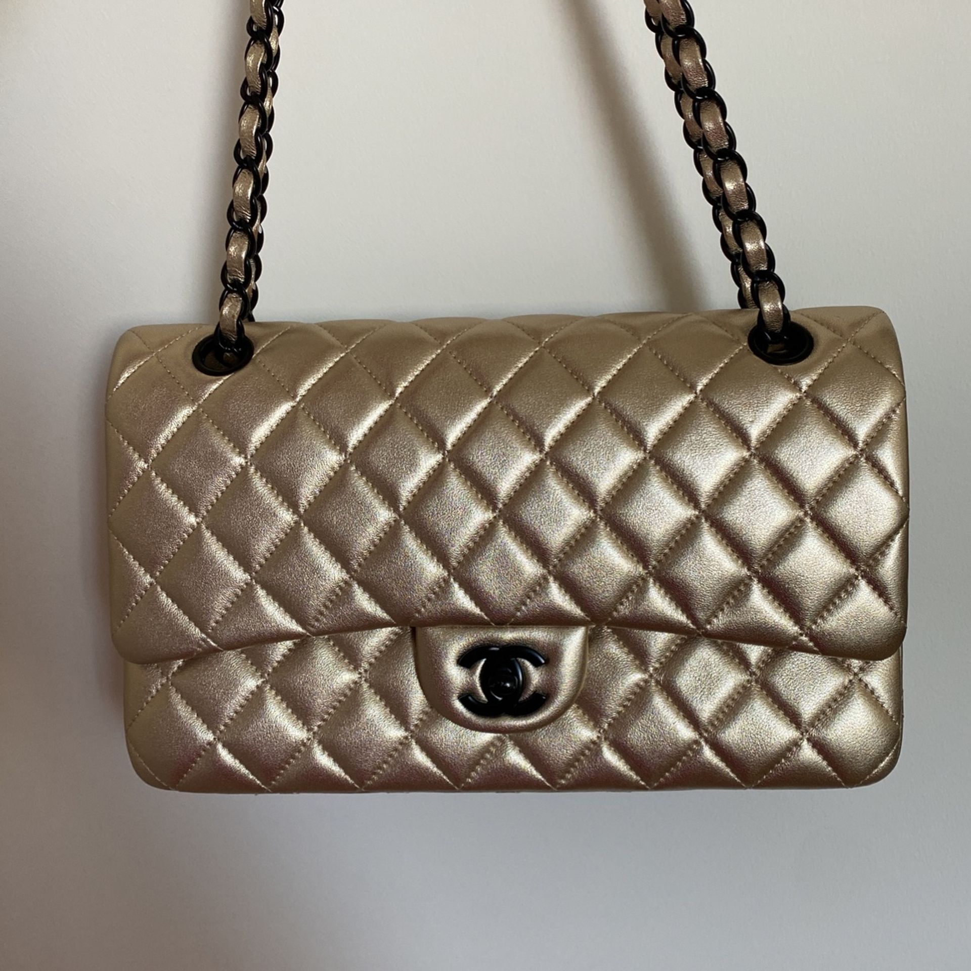 Chanel Classic Lambskin Double Flap Quilted Medium size Fuchsia / Hot pink  Bag for Sale in Kennesaw, GA - OfferUp