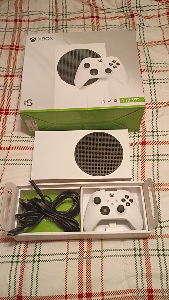 Xbox Series S 1TB Console – Complete in Box – Excellent Condition