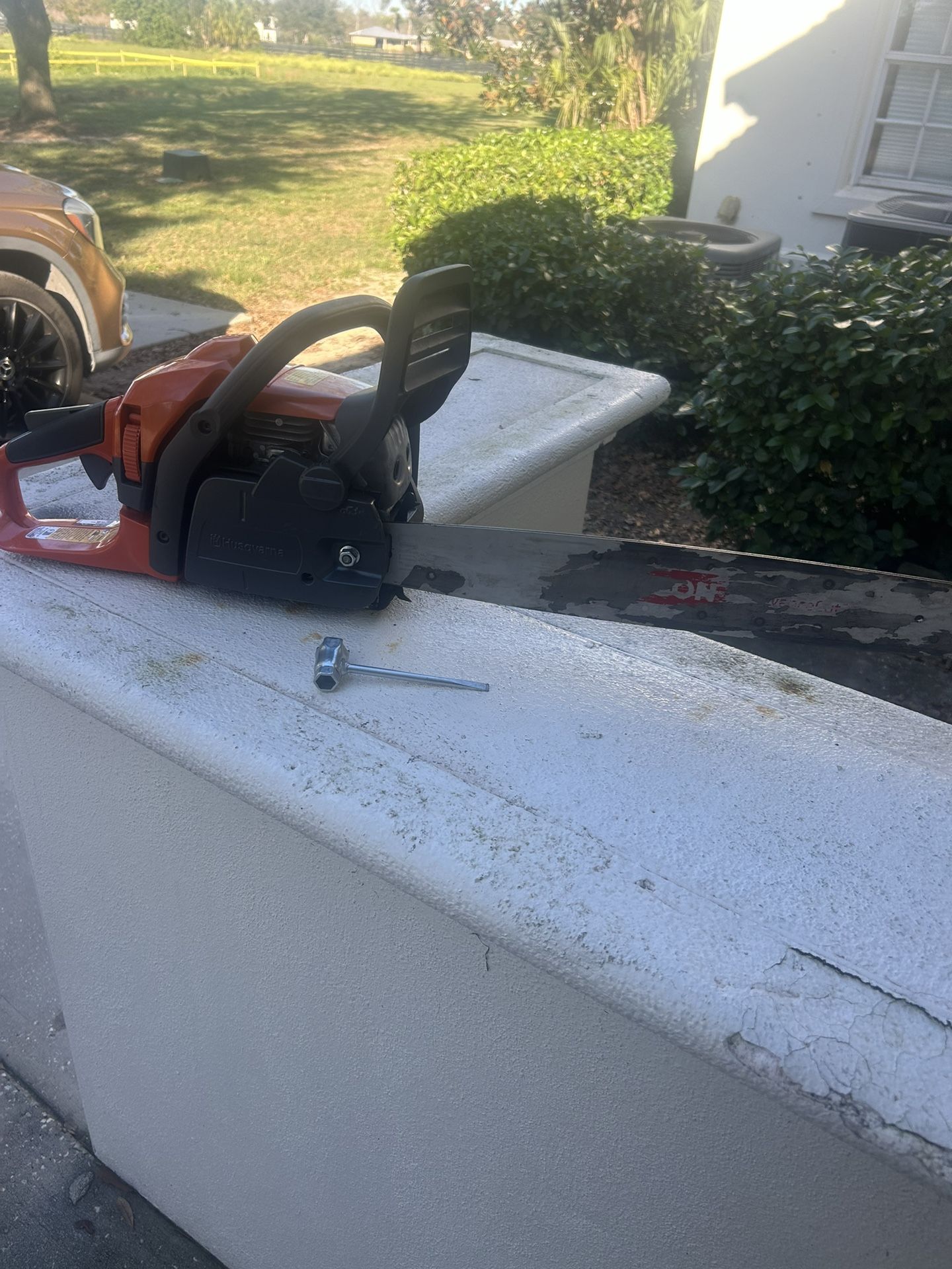 Huqsvarna 440 Chainsaw W/ 20 Inch Oregon Blade
