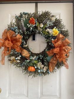 Crown for door