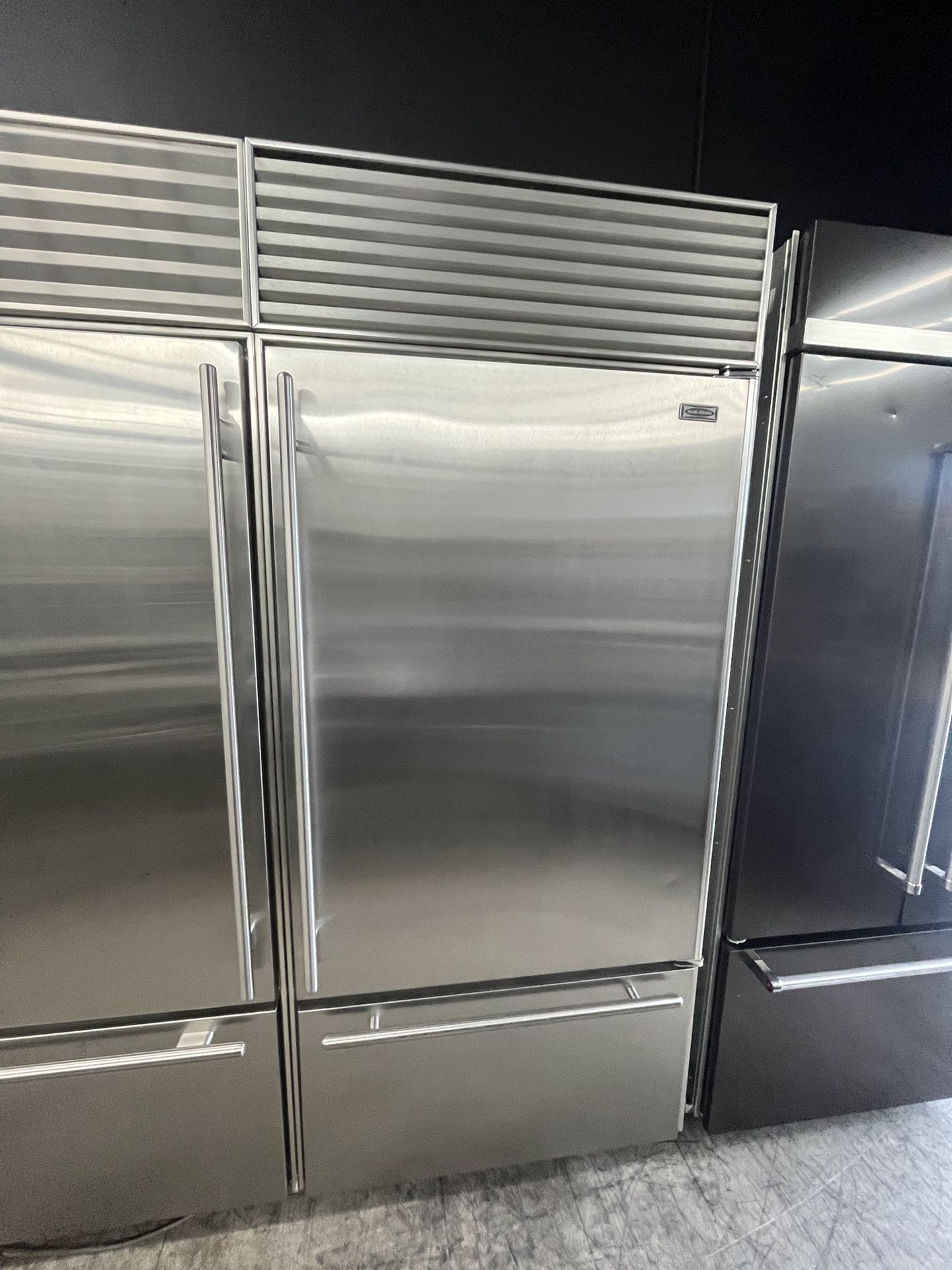 Sub Zero Built In 36 Inch Bottom Freezer Refrigerator