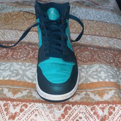 Shoe