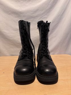 Women’s 10 Black leather lace-up combat boots