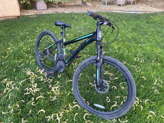21 gear Mountain Bike - Schwinn - Teenager Size