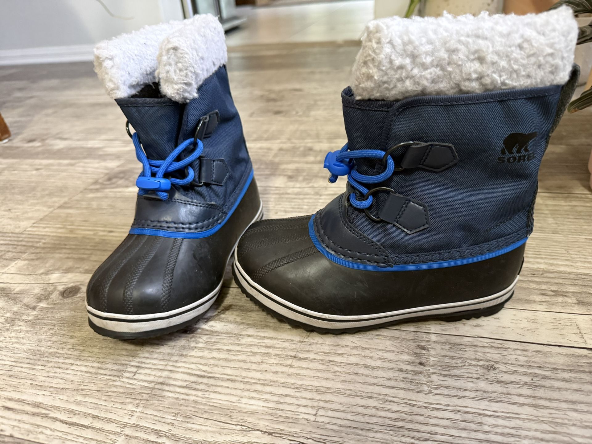 Kids Waterproof Snow boots/rain boots Sorell Size 13 