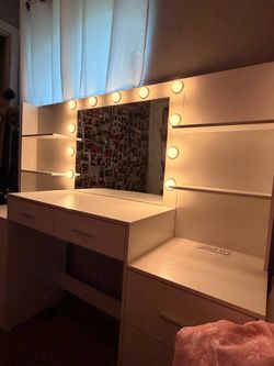 white 61.9’ makeup vanity