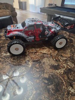 Monster RC Truck with 2 batteries and fast Charger Brushless Motor DHK Zombie