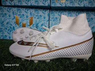 Girls 5.5youth soccer cleats
