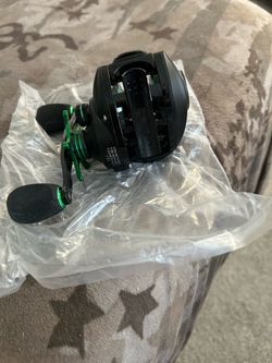 Brand new left hand bait, casting reel