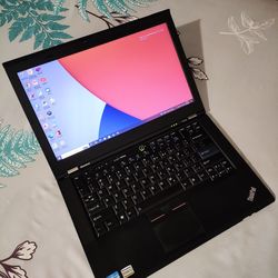 14"inch Intel Core i7 Lenovo Laptop, 750GB HDD, 8GB RAM, Inbuilt Bluetooth, DVD RW📀, SD Card Reader And a WebCam. Windows 10 Installed.