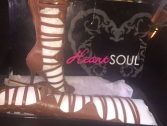 Boots Women saize. 7 1/2