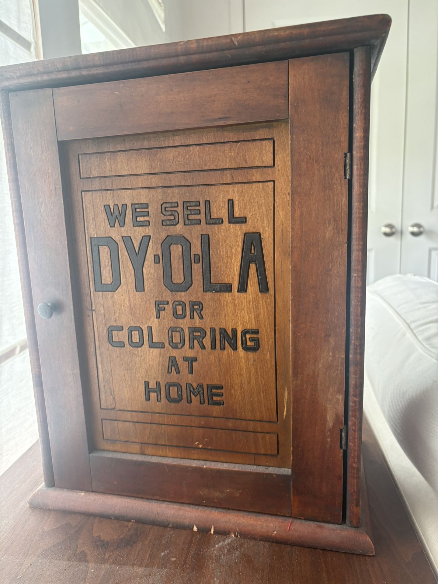 ANTIQUE DYOLA BOX