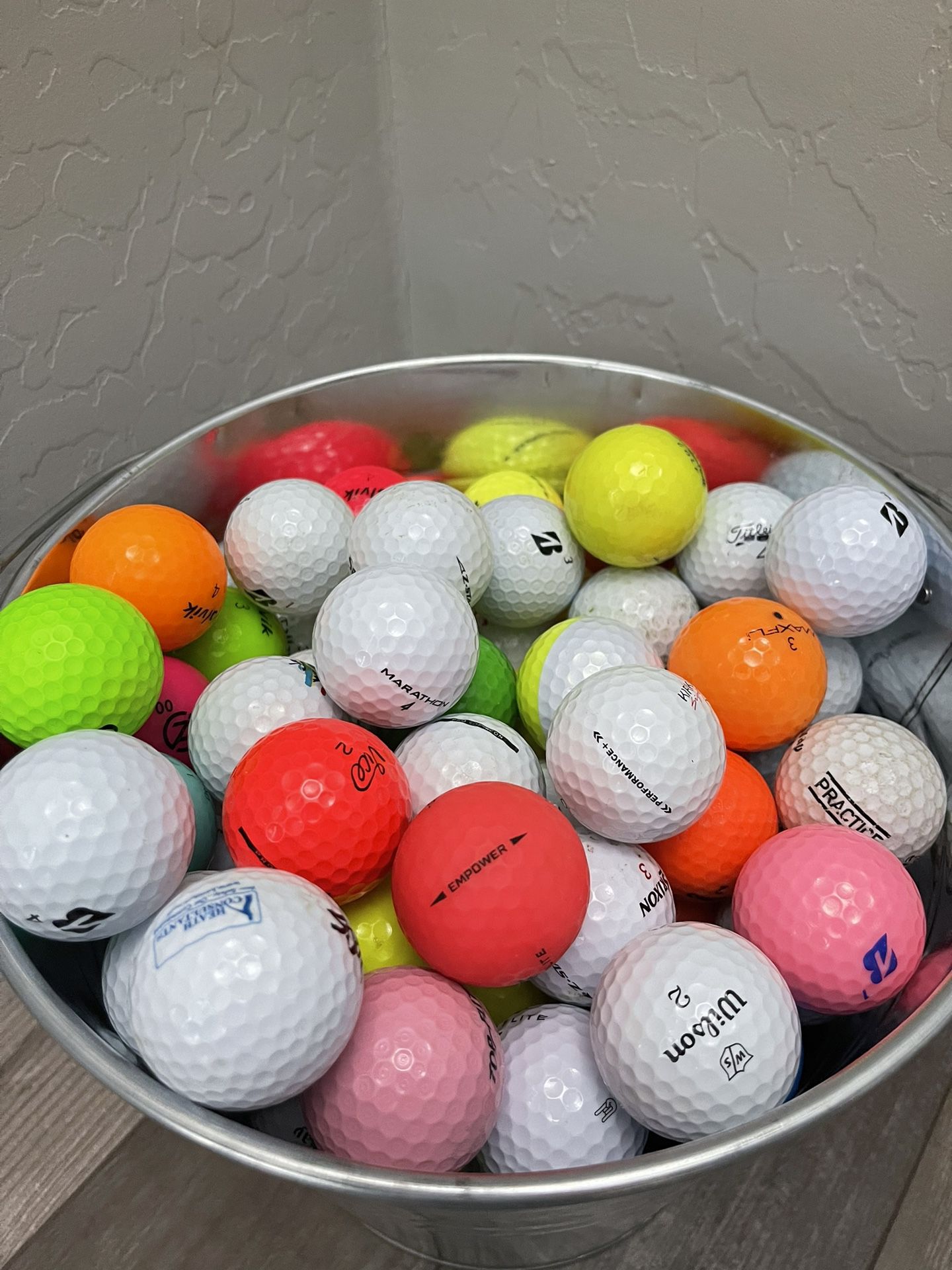 Tons Of Golf Balls! Keep the Bucket As Well. Titleist, Bridgestone, Wilson,  Vice, Taylor Made & More ++ 