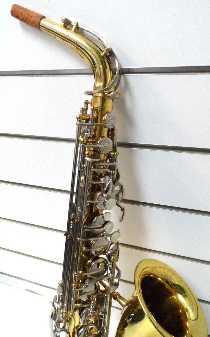 CONN 21M ALTO SAXOPHONE IN ORIGINAL CASE for Sale in San Antonio, TX