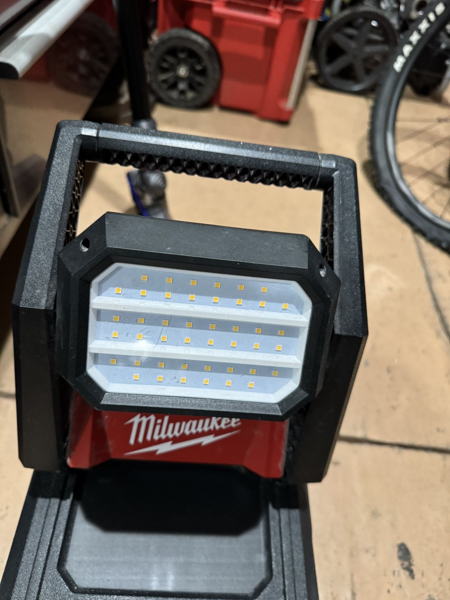 Milwaukee M18 18-Volt Lithium-Ion Cordless 4000 Lumens ROVER LED AC/DC Flood Light (Tool-Only)
