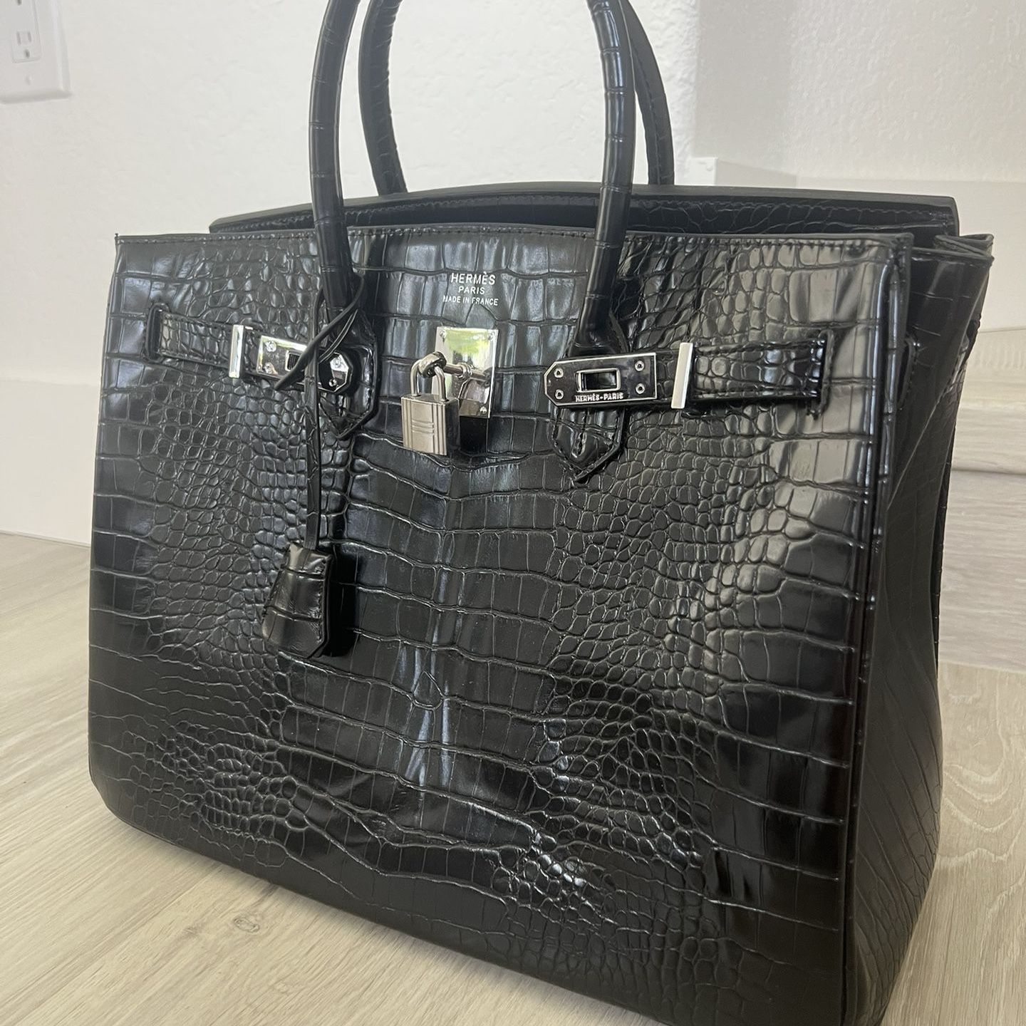 Hermes Birkin NWT Army Green Leather Satchel for Sale in North Miami Beach,  FL - OfferUp