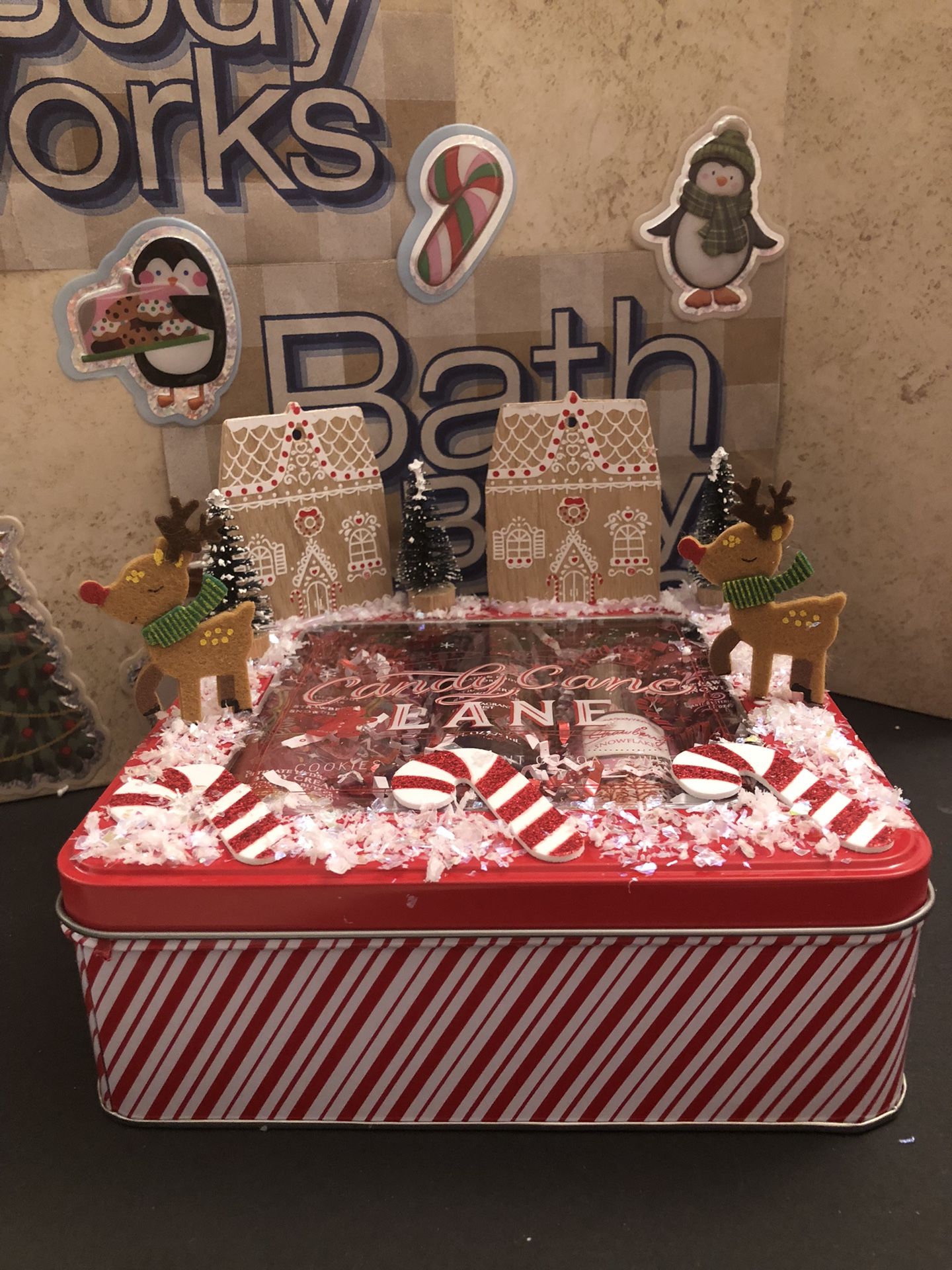 #101 Strawberry Snowflakes Burrr Gift Basket Bath And Body Works Read Description