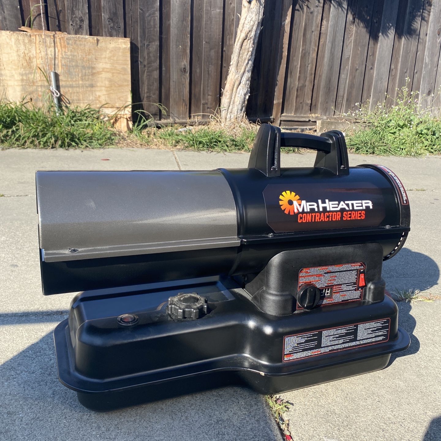 Contractor 80,000 BTU Black Forced Air Kerosene/Diesel Space Heater with  Thermostat for Sale in Hayward, CA - OfferUp