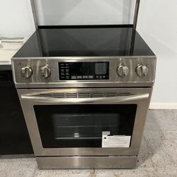 🔥✨ Brand New Insignia Electric Range ✨🔥 