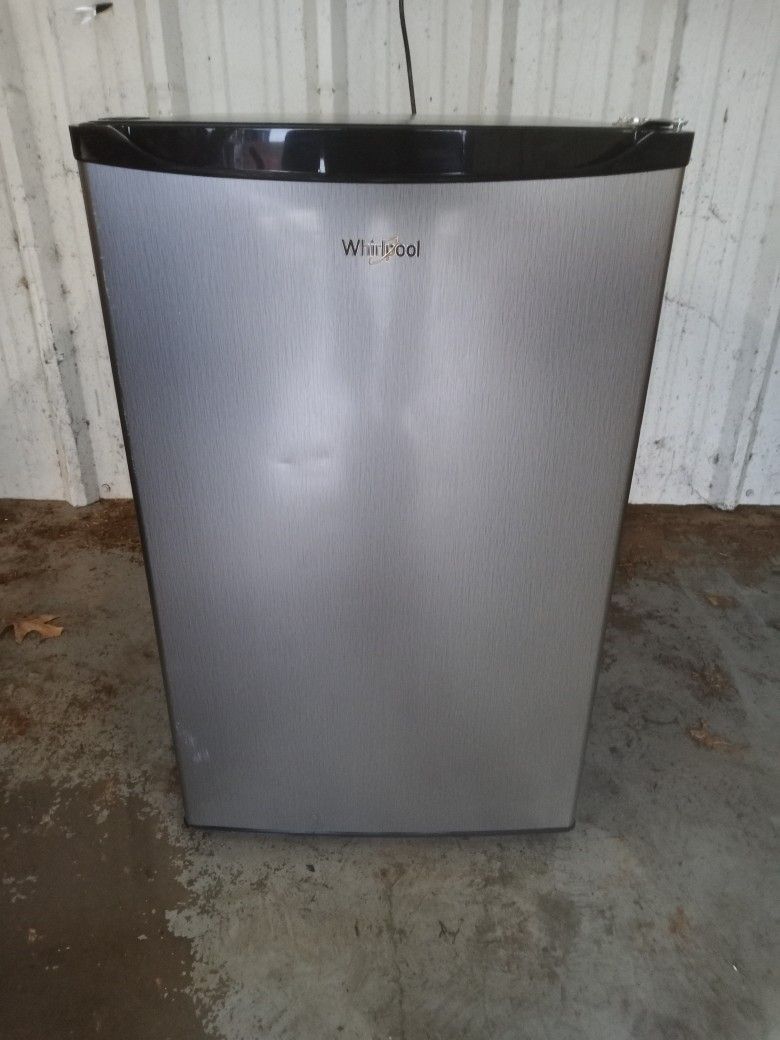 Whirlpool Mini fridge